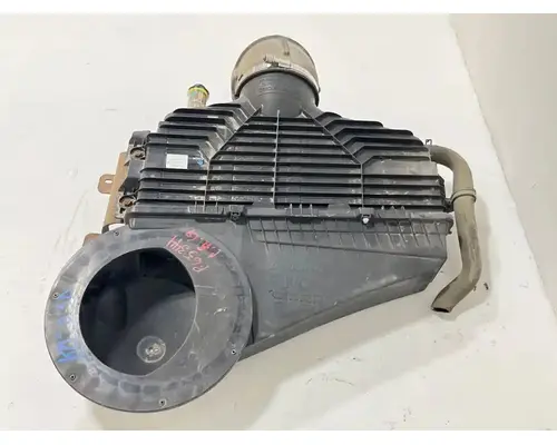 International LT625 Air Cleaner