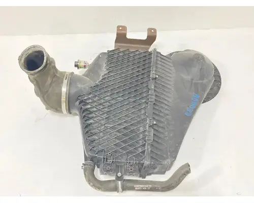 International LT625 Air Cleaner