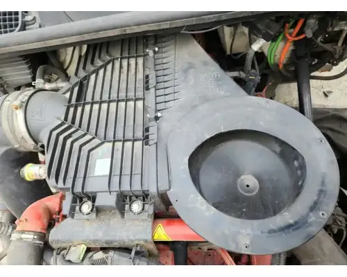 International LT625 Air Cleaner