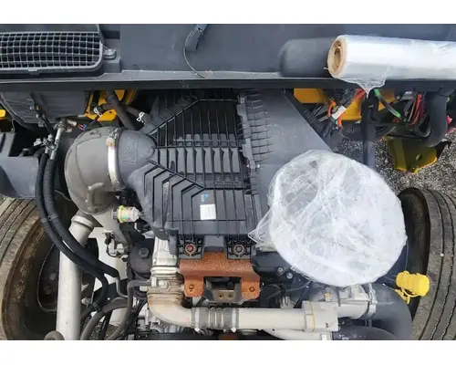 International LT625 Air Cleaner