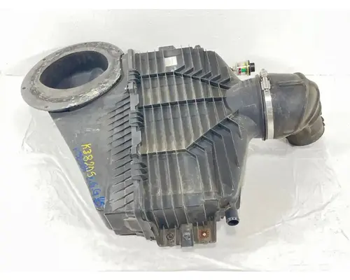 International LT625 Air Cleaner