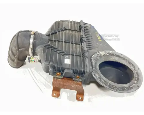 International LT625 Air Cleaner