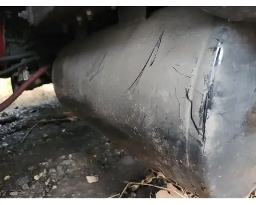 International LT625 Air Tank
