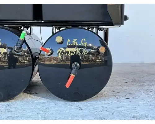 International LT625 Air Tank