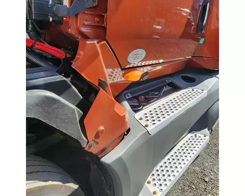 International LT625 Cowl