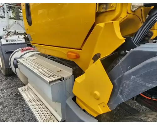 International LT625 Cowl