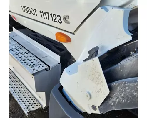 International LT625 Cowl