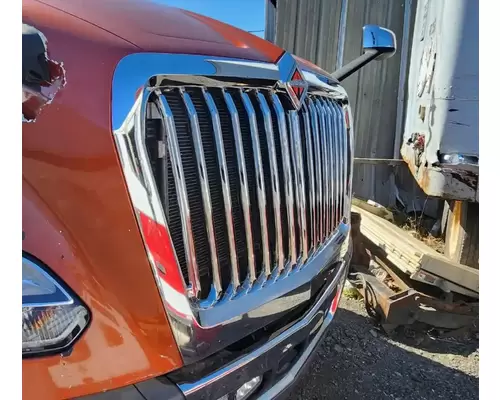 International LT625 Grille