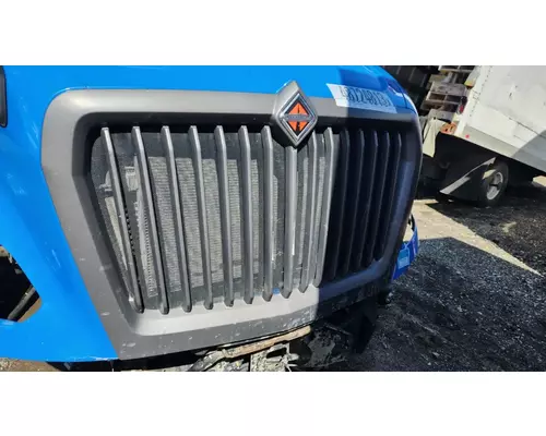 International LT625 Grille