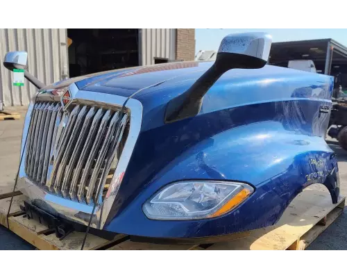 International LT625 Hood