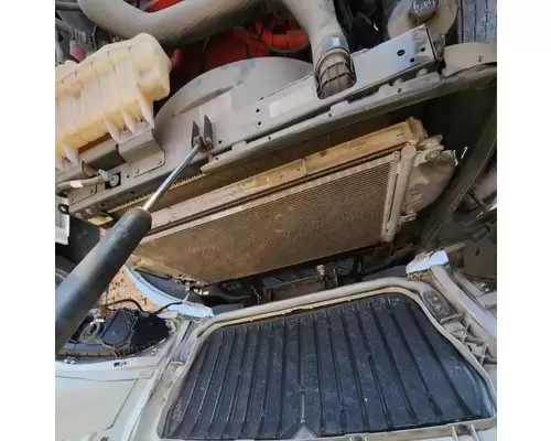 International LT625 Intercooler