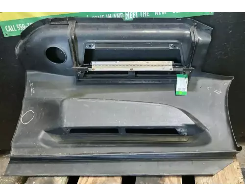International LT625 Side Fairing