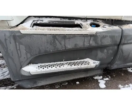 International LT625 Side Fairing