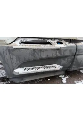 International LT625 Side Fairing