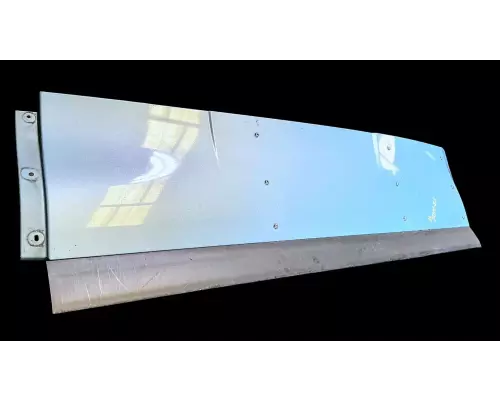 International LT625 Sleeper Fairing