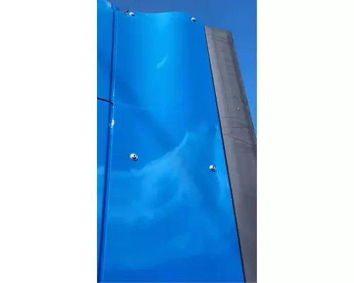 International LT625 Sleeper Fairing