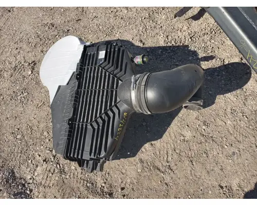 International LT62F Air Cleaner