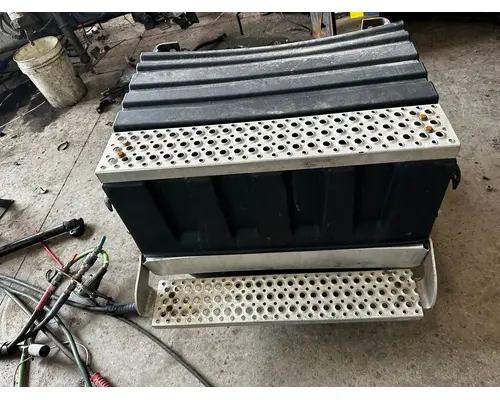 Battery Box INTERNATIONAL LT625 Dutchers Inc   Heavy Truck Div  Ny