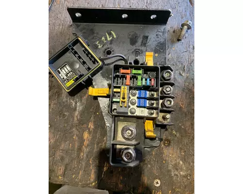 Fuse Box INTERNATIONAL LT625 