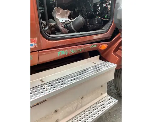 Rocker Panel Moulding INTERNATIONAL LT625 Hagerman Inc.