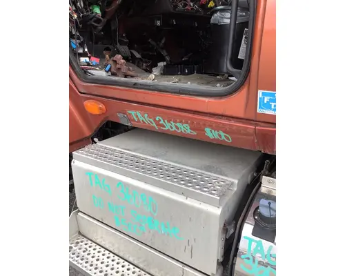 Rocker Panel Moulding INTERNATIONAL LT625 Hagerman Inc.