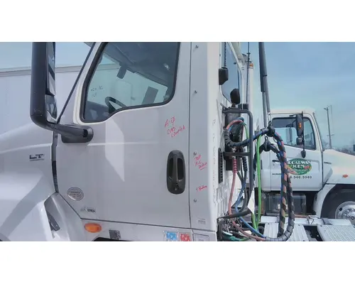 Cab INTERNATIONAL LT LKQ Heavy Truck - Goodys