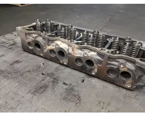 International MAXXFORCE 7 Cylinder Head