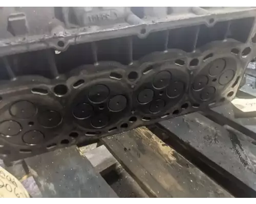 International MAXXFORCE 7 Cylinder Head