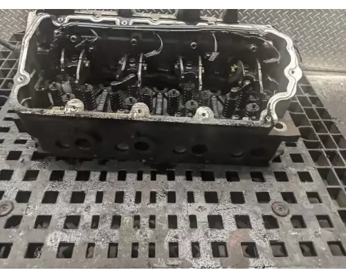 International MAXXFORCE 7 Cylinder Head