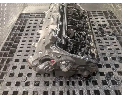 International MAXXFORCE 7 Cylinder Head