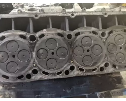 International MAXXFORCE 7 Cylinder Head