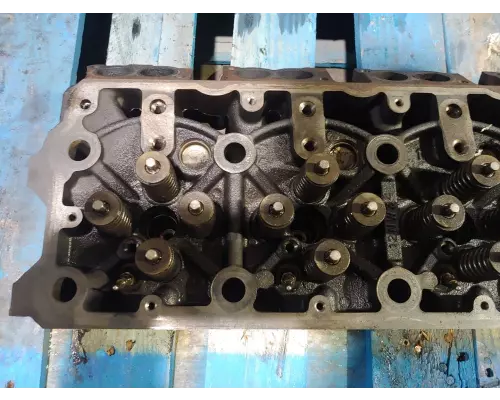 International MAXXFORCE 7 Cylinder Head