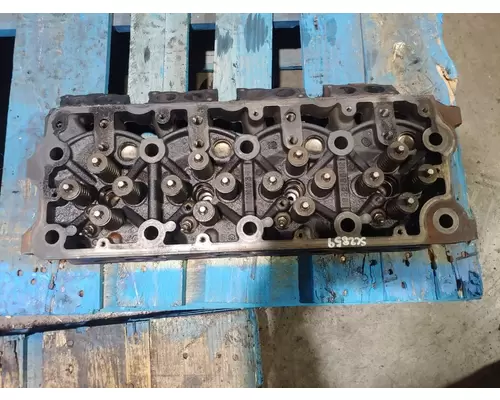 International MAXXFORCE 7 Cylinder Head