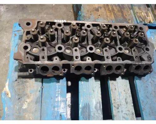 International MAXXFORCE 7 Cylinder Head