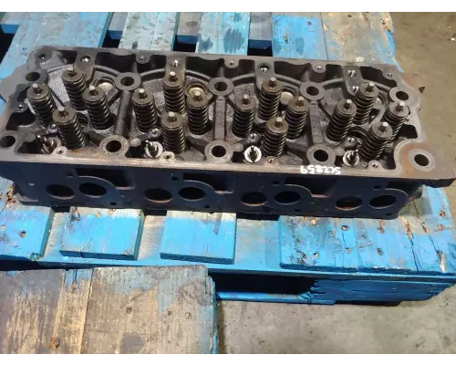 International MAXXFORCE 7 Cylinder Head