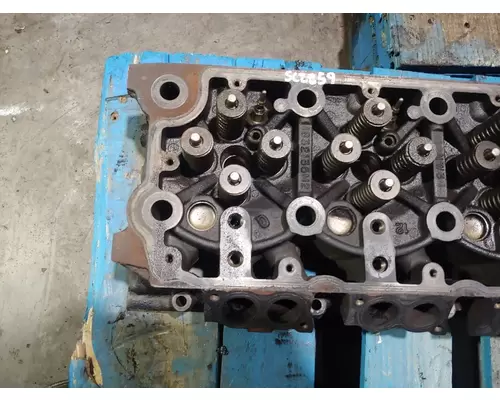 International MAXXFORCE 7 Cylinder Head