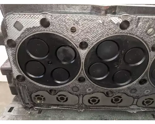 International MAXXFORCE DT466 Cylinder Head