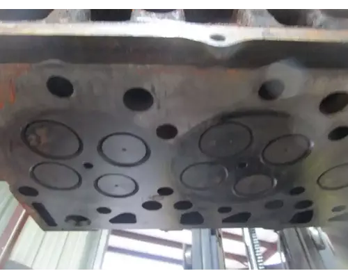 International MAXXFORCE DT Cylinder Head