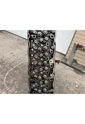 International MAXXFORCE DT Cylinder Head