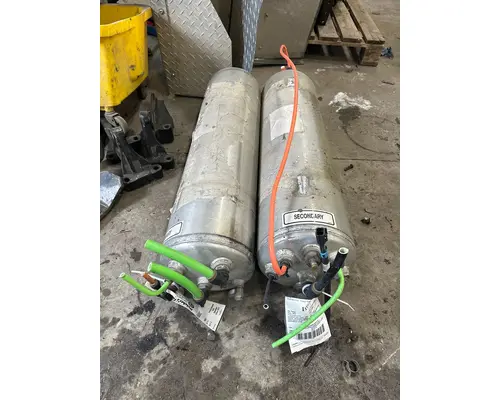 Air Tank INTERNATIONAL MV607 Dutchers Inc   Heavy Truck Div  Ny