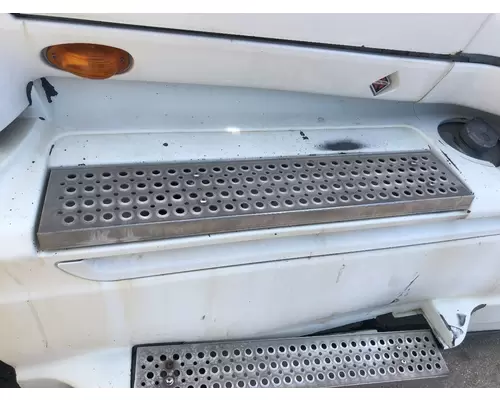 International PROSTAR Step (Fuel Tank, Fairing)