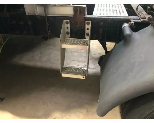 International PROSTAR Step (Fuel Tank, Fairing)