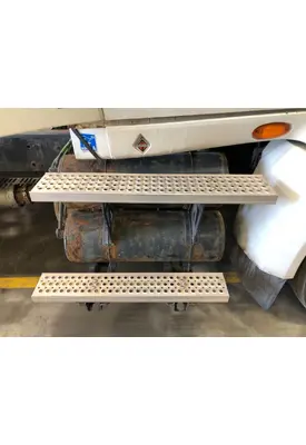 International PROSTAR Step (Fuel Tank, Fairing
