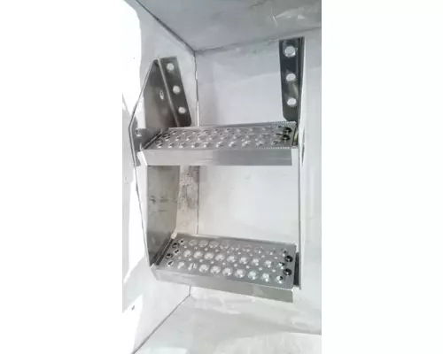 Step INTERNATIONAL Prostar  Marshfield Transportation Products