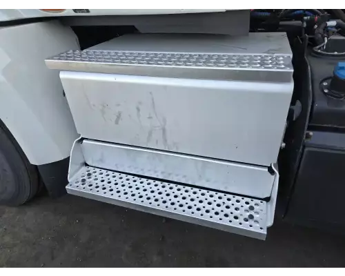 International RH613 Battery Box