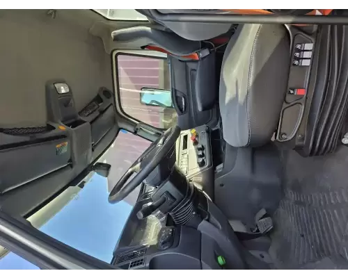 International RH613 Cab