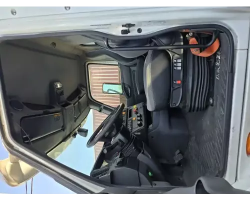 International RH613 Cab