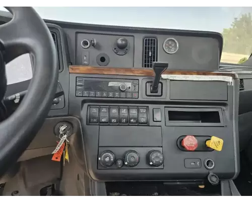 International RH613 Cab