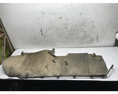 International S2500 Fender, Inner