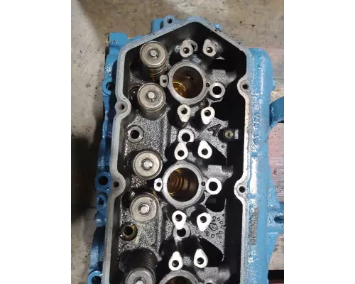 International T444E Cylinder Head